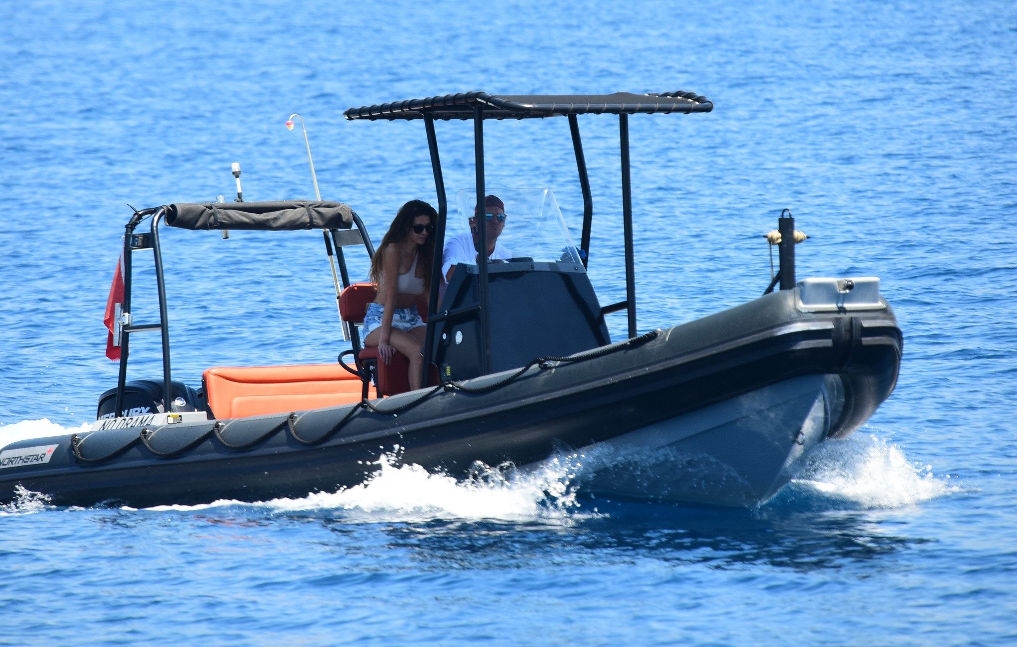 Kıvanç Tatlıtuğ, eşi için Bodrum'da mağaza mı kiraladı?