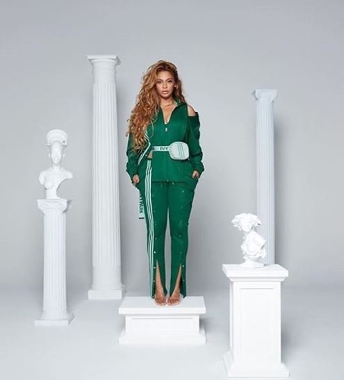 Beyonce, heyecanla beklenen yeni koleksiyonunu duyurdu