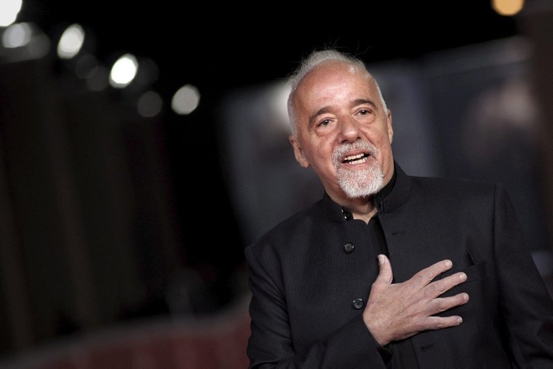 Paulo Coelho, İzmir'e bağış yapacağını duyurdu