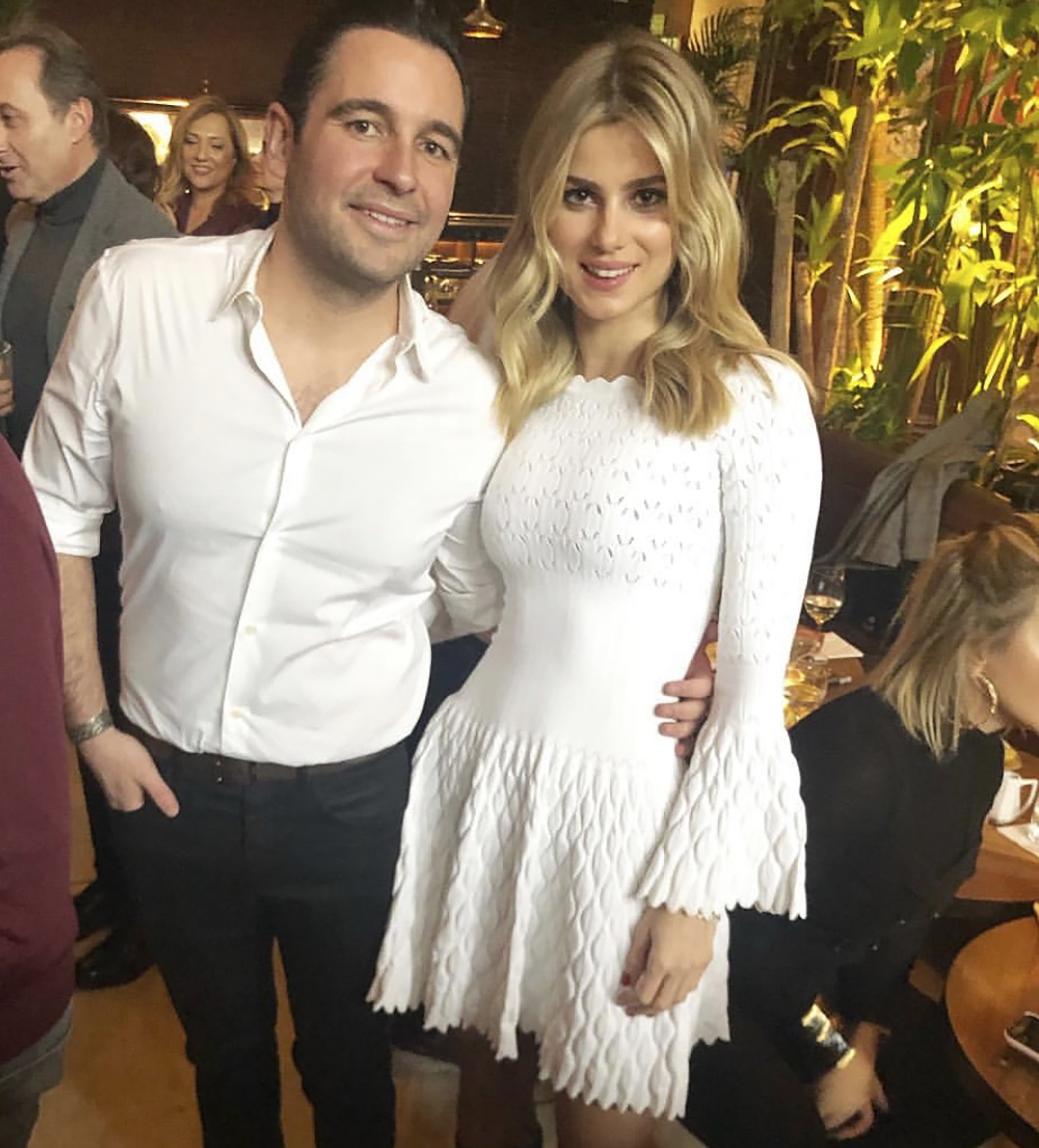 Hacı Sabancı, Nazlı Kayı'ya düğün hediyesi olarak Çeşme'den villa satın aldı