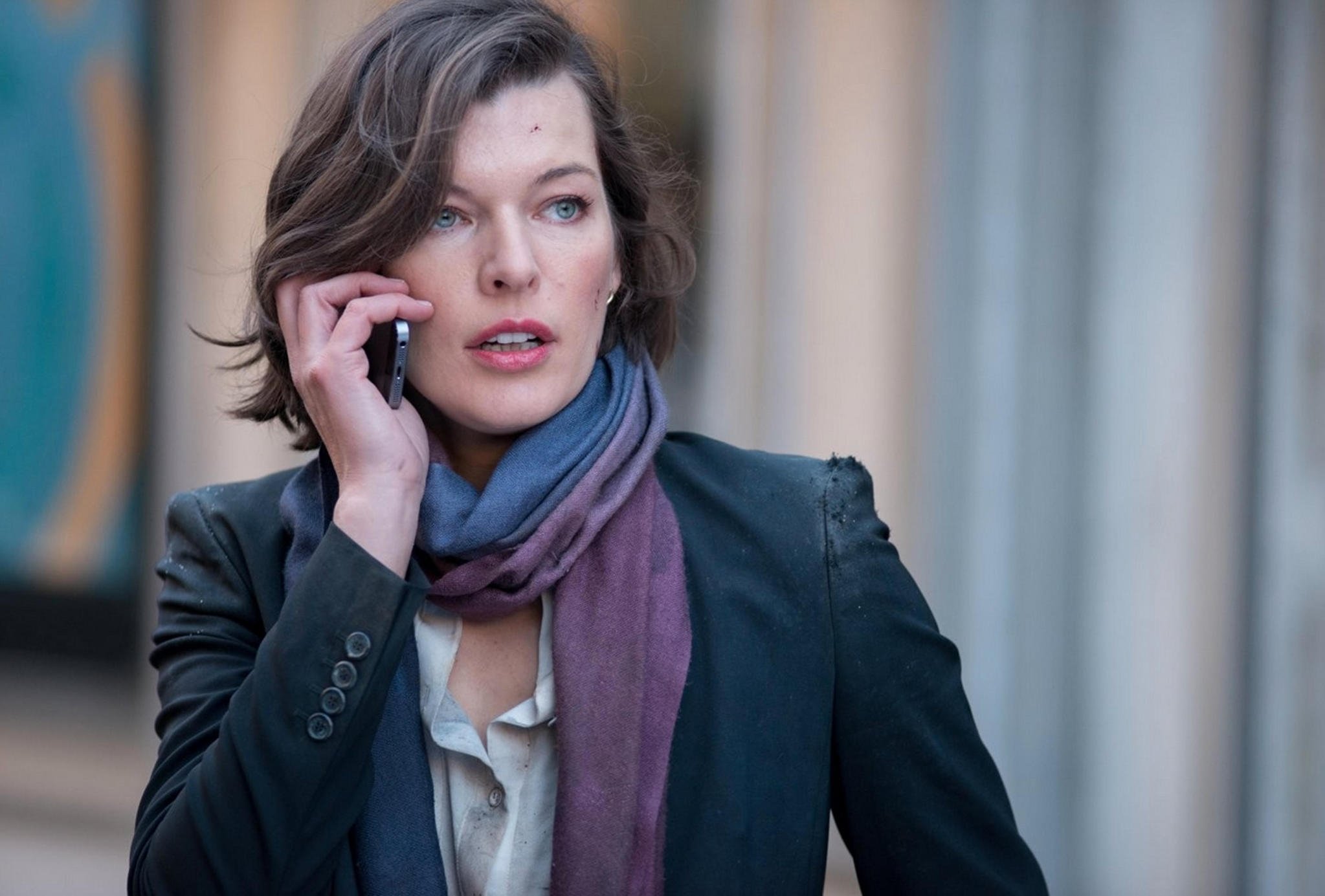 Milla Jovovich kızı için ülke değiştirdi