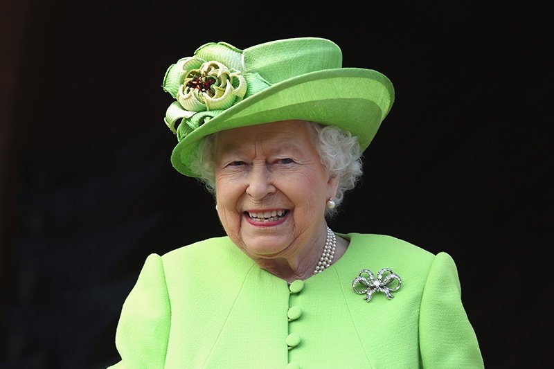 Kraliçe Elizabeth, halka Buckingham Sarayı'nda piknik izni verdi