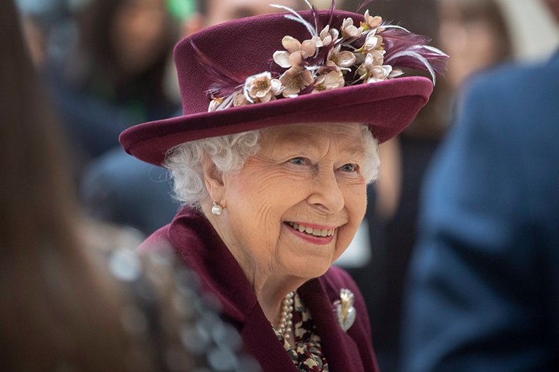 Kraliçesi II. Elizabeth herkesi geçti!