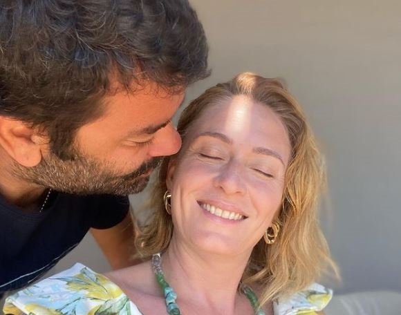 Ceyda Düvenci ve ailesinin tatil keyfi