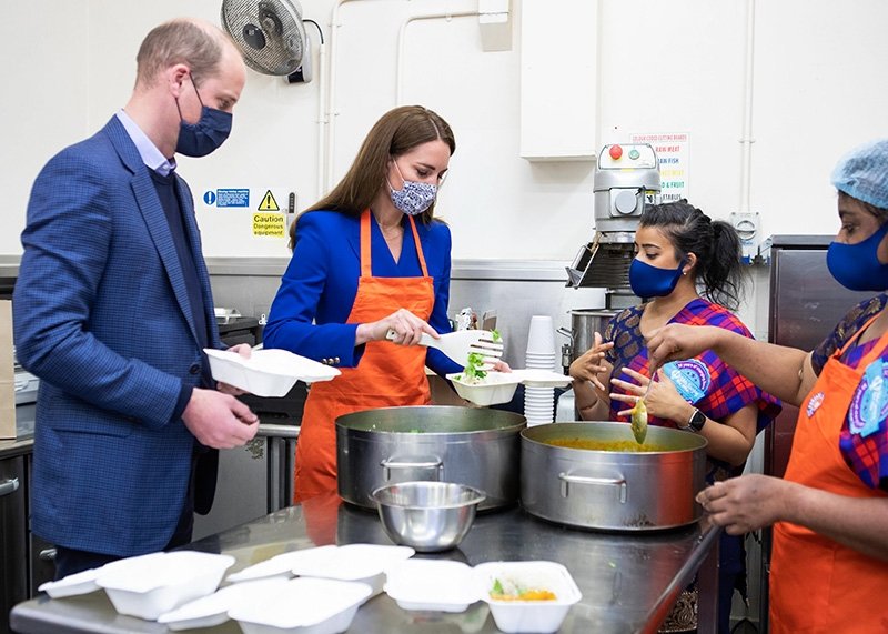 Prens William ve Kate Middleton Hint yemekleri yaptı