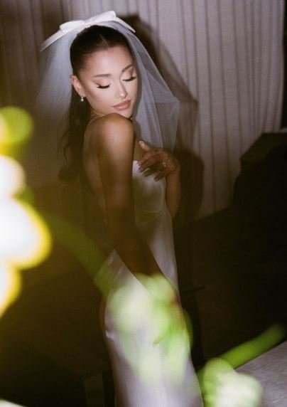 Ariana Grande, düğün fotoğraflarını yayınladı