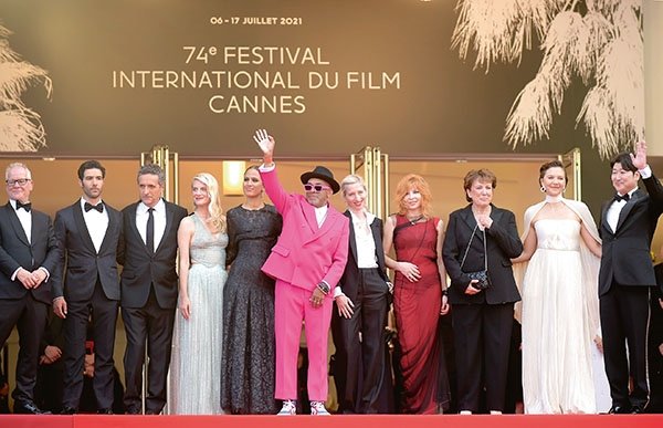 Cannes'da yıldızlar geçidi devam ediyor