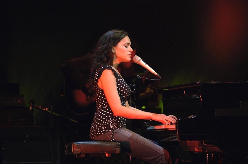 Norah Jones, zamansız klasikleri yorumluyor