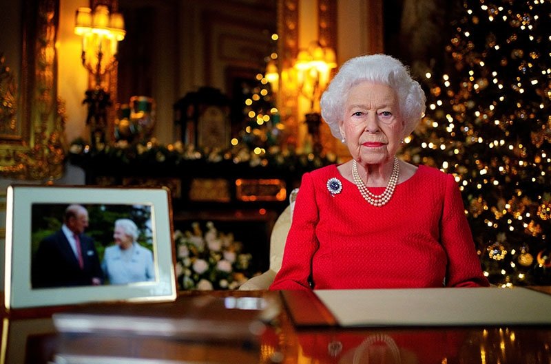 Kraliçe Elizabeth tahtının varisini açıkladı