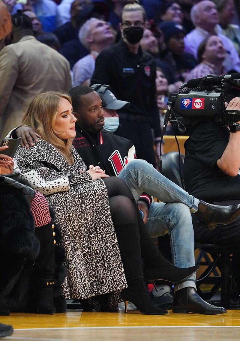 Adele sevgilisi Rich Paul ile birlikte NBA All Star maçını izledi