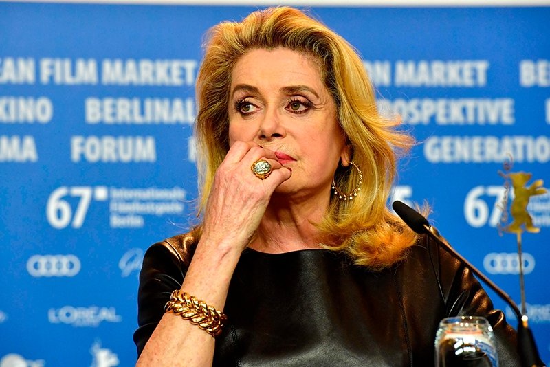 Catherine Deneuve’e Altın Aslan Yaşam Boyu Başarı ödülü verdi