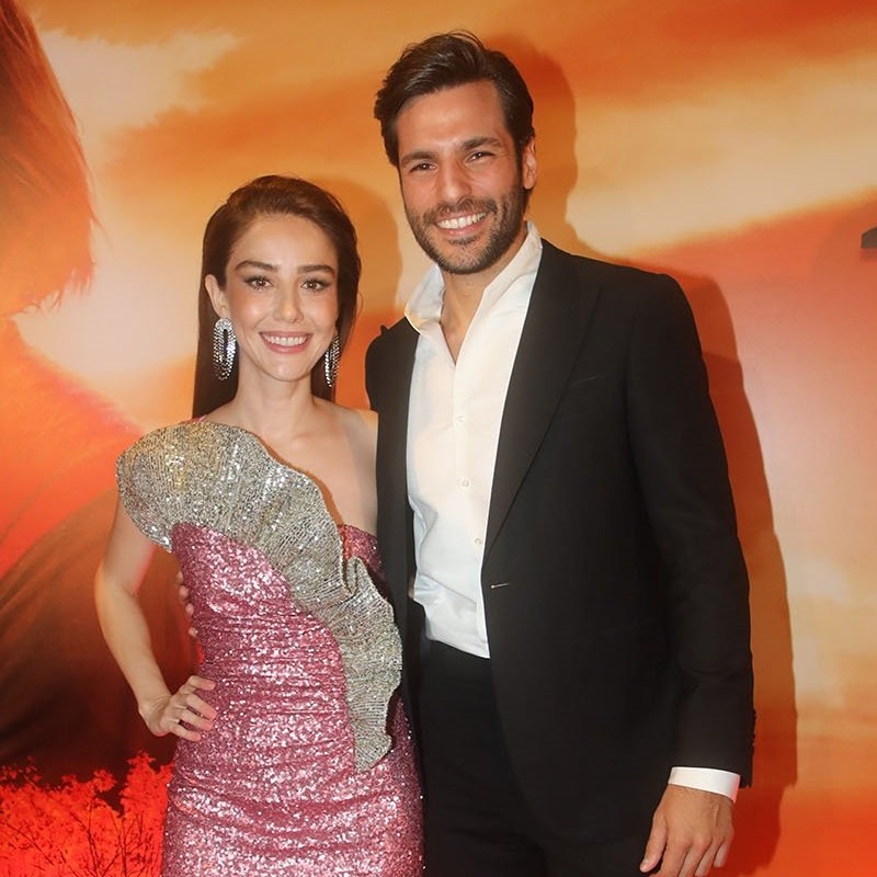 Özge Gürel ve Serkan Çayoğlu nişanlandı