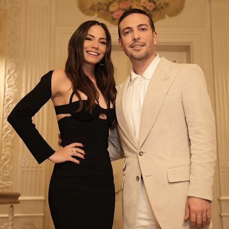 Demet Özdemir ve Oğuzhan Koç nişanlandı