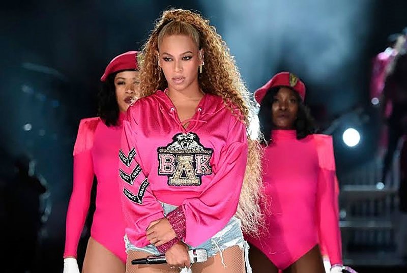 Beyonce'un albüm kapağı çok konuşuldu