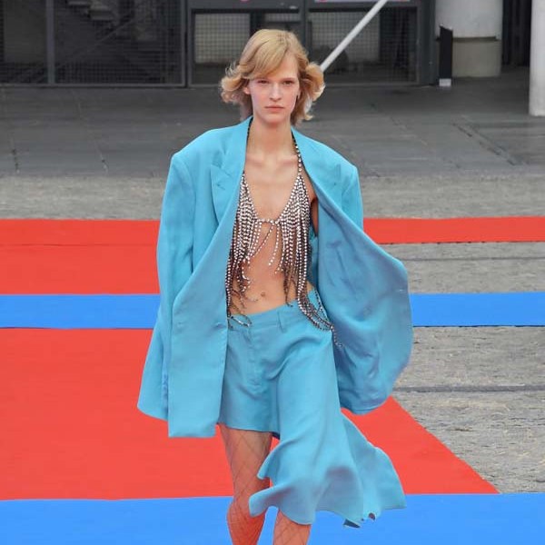 Stella McCartney İlkbahar/Yaz 2023 defilesi