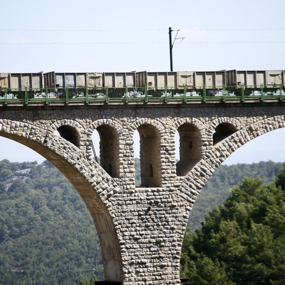 James Bond'un aksiyon sahnelerinin çekildiği tarihi köprüye turist akını
