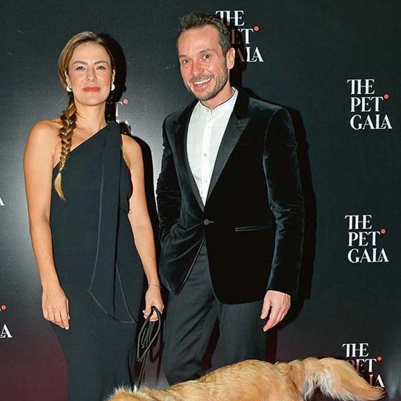 Sokak hayvanları için şık gala