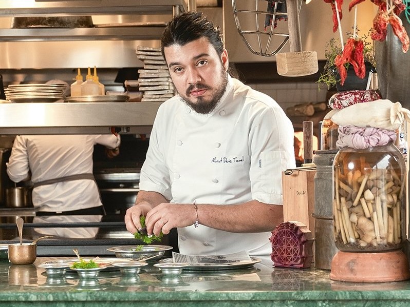 Sıradışı lezzetlere imza atan şef Murat Deniz Temel