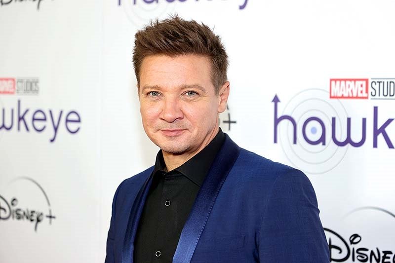 Jeremy Renner hastane yatağından ilk fotoğrafını paylaştı