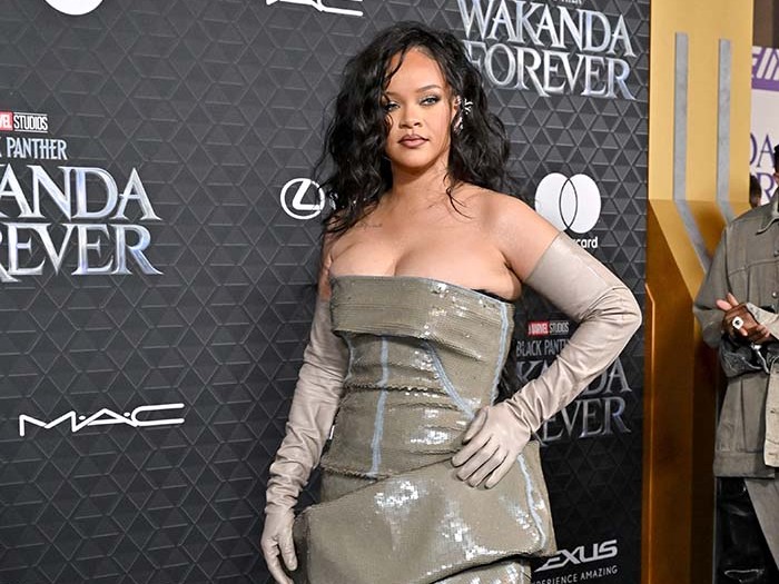 Rihanna, Super Bowl'a özel koleksiyon hazırladı
