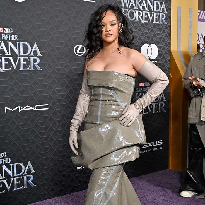 Rihanna, Super Bowl'a özel koleksiyon hazırladı