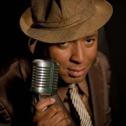 Leee John, müzikseverlerle buluşmaya hazırlanıyor