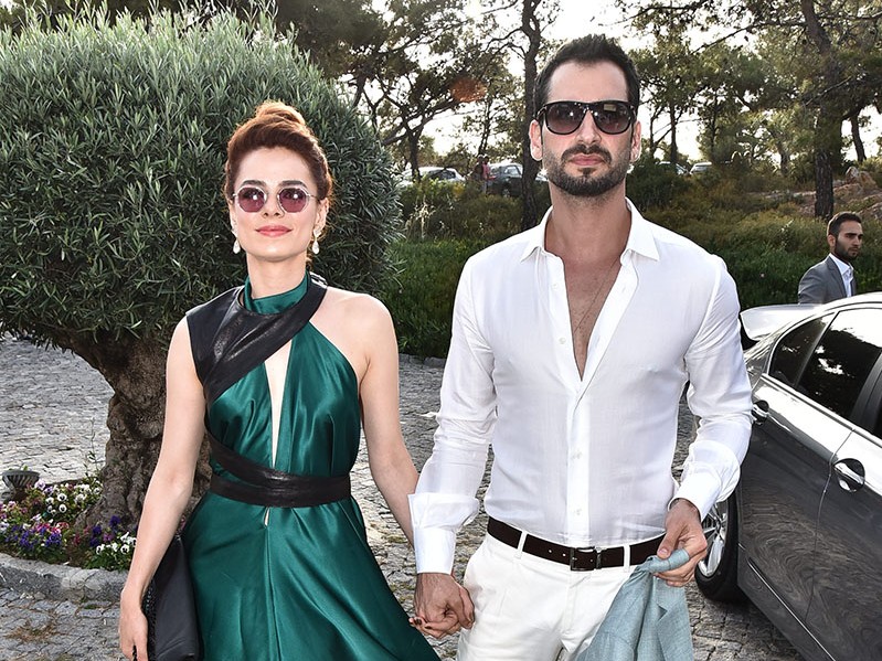 Özge Özpirinçci ve Burak Yamantürk minik kızlarıyla dağa çıktılar