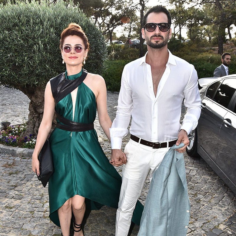 Özge Özpirinçci ve Burak Yamantürk minik kızlarıyla dağa çıktılar