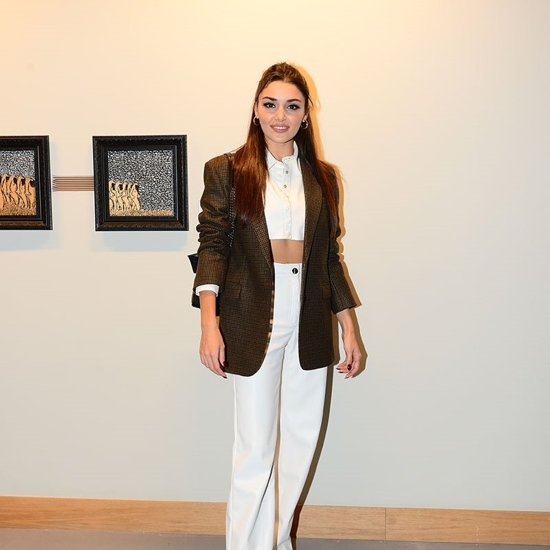 Hande Erçel'den yeni fotoğraf