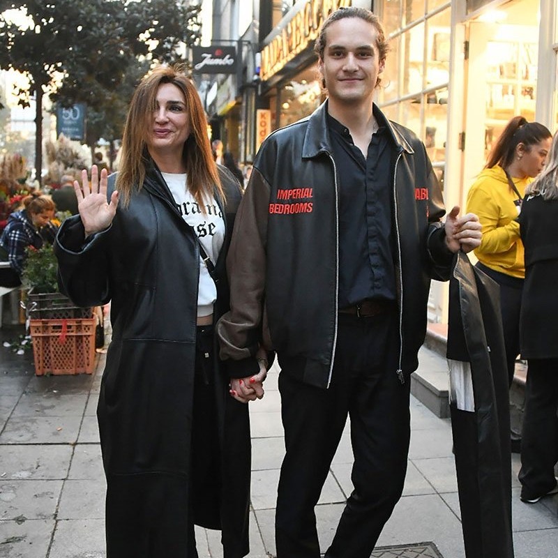 Aşıklar İspanya'da!