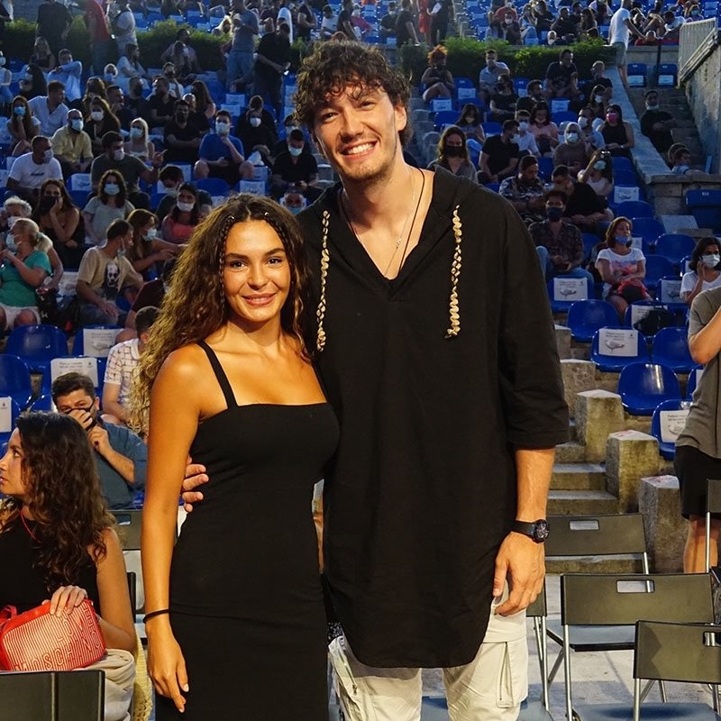 Ebru Şahin eşi Cedi Osman'ı yalnız bırakmadı