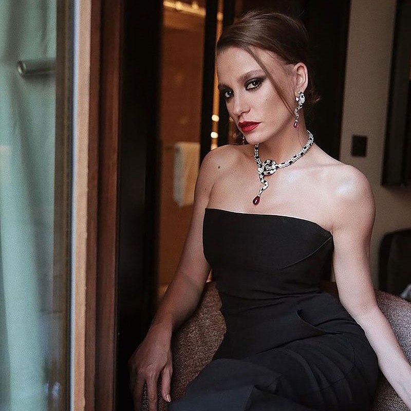 Serenay Sarıkaya beğeni topladı