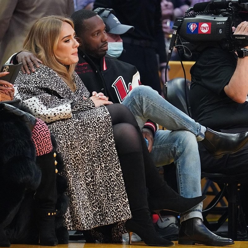 Adele sevgilisi Rich Paul ile birlikte NBA All Star maçını izledi