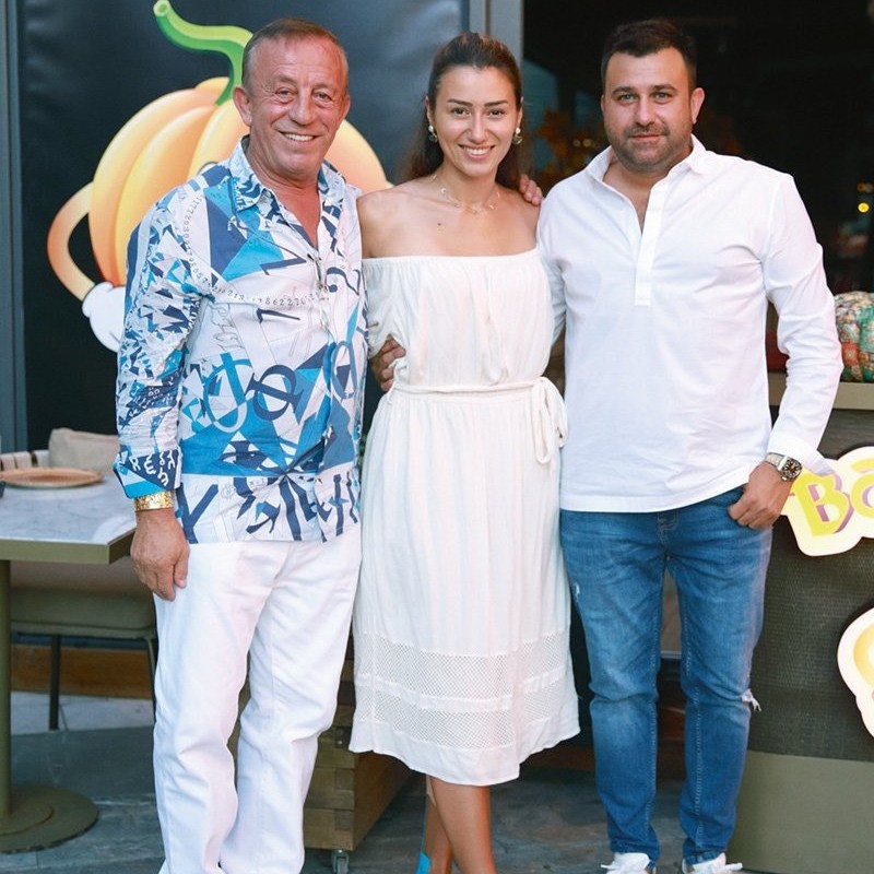 Havuz başında yazlık mekanı açtı