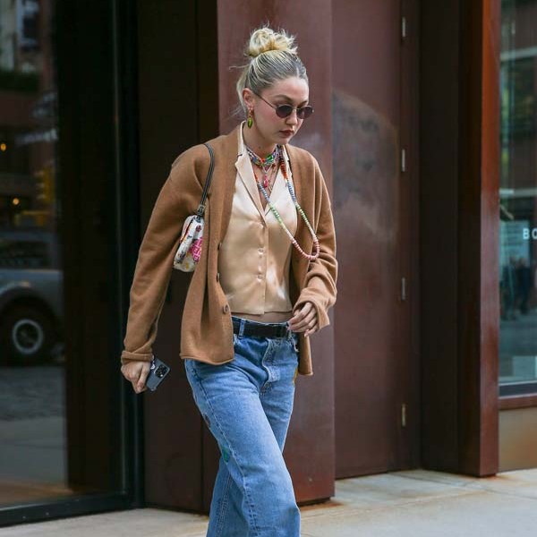 Gigi Hadid, moda devinin yılbaşı kampanyasında
