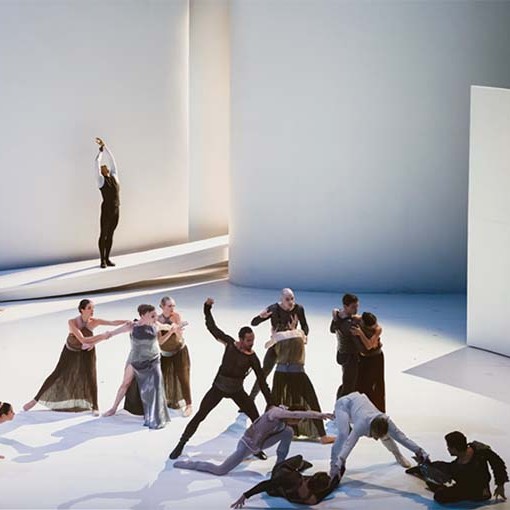 Kelimelerin ve müziğin dans ile yücelmesi