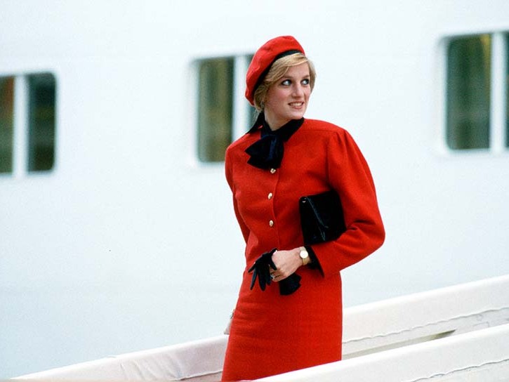 Prenses Diana’nın elbisesi 11,4 milyon liraya satıldı