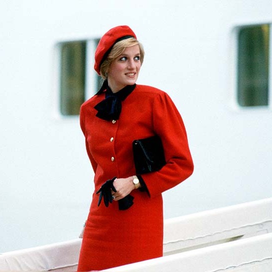 Prenses Diana’nın elbisesi 11,4 milyon liraya satıldı