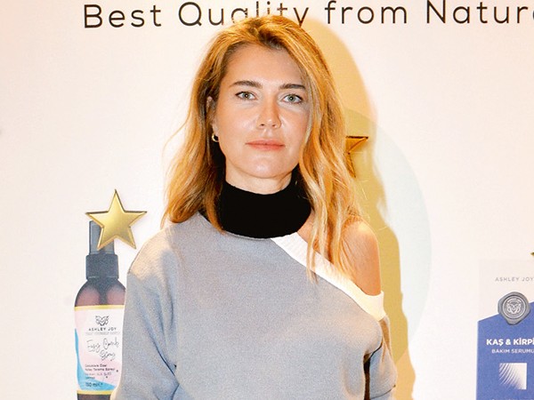 Dostlarıyla bir araya geldi