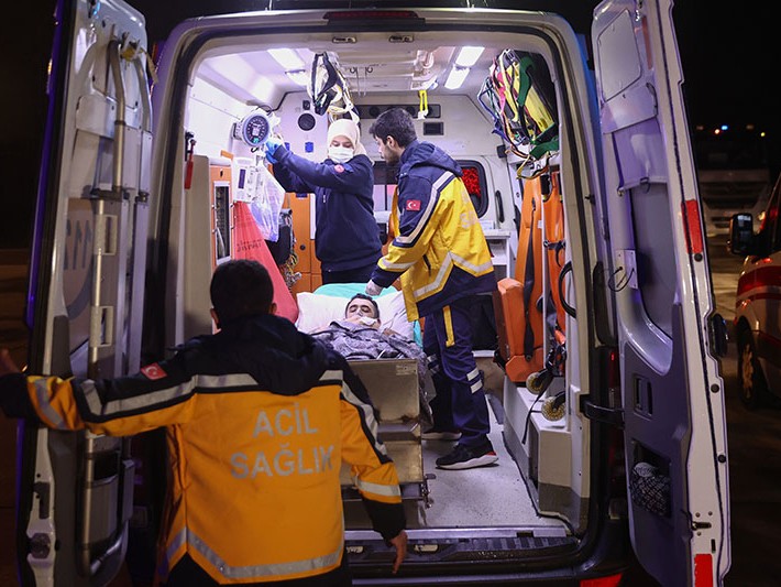 “Enkazdan çıkanlarda travma ve hipotermiye dikkat!”