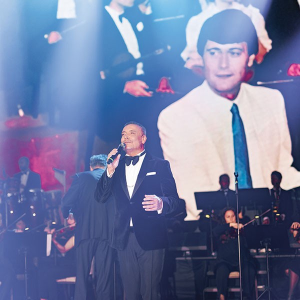 Cenk Eren'den anlamlı konser