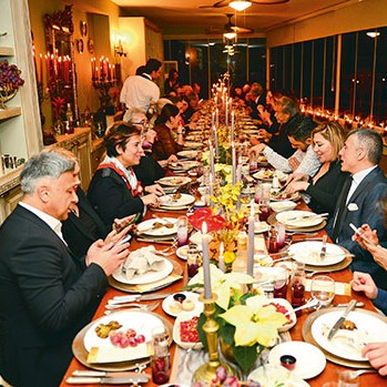 Dost sofralarında keyifli buluşma