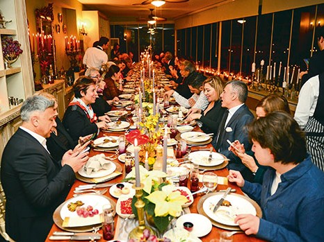 Dost sofralarında keyifli buluşma