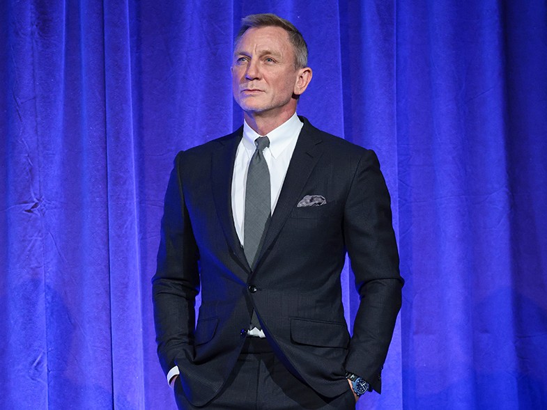 Daniel Craig depremzedeler için 100 milyon sterlin topladı