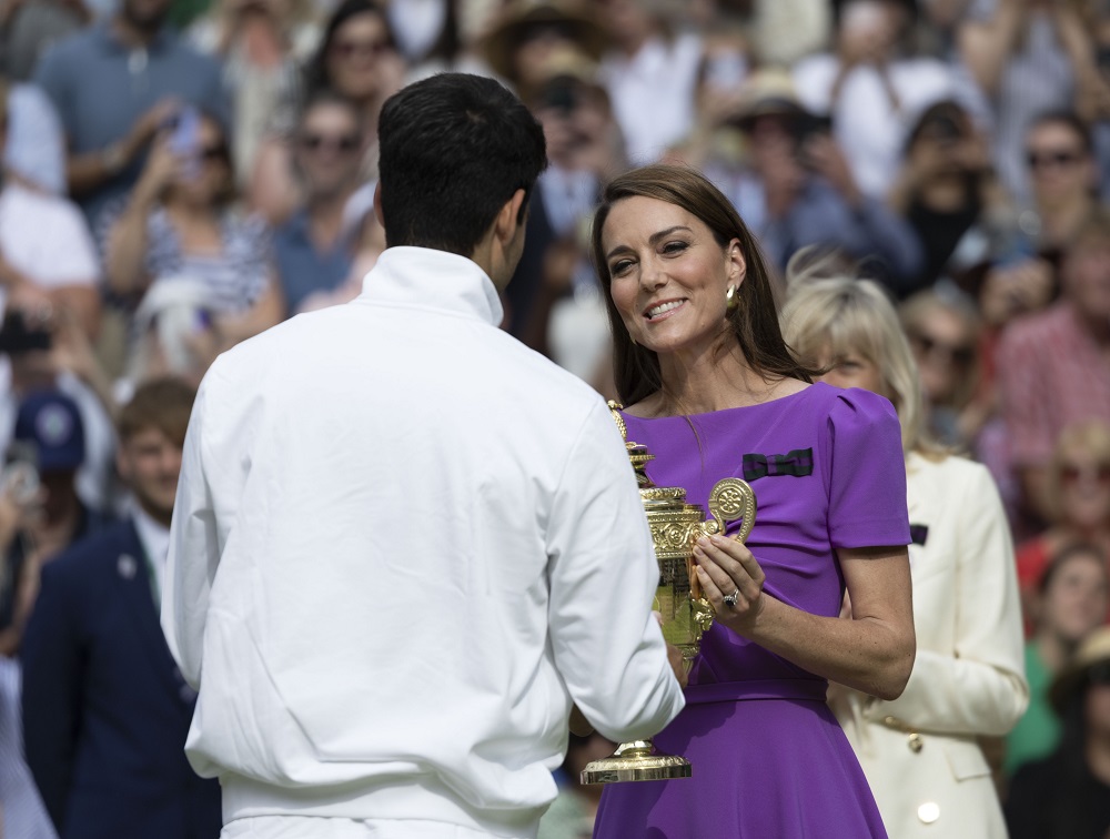 Galler Prensesi Kate Middleton Wimbledon'da Kupayı Verdi