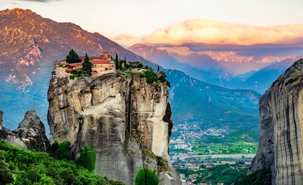 Kayaların Zirvesindeki Mistik Tarih: Meteora