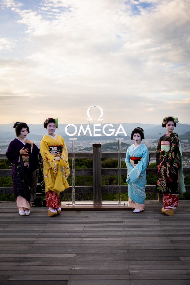 Kyoto’da Zarafet Dolu Bir Gece: OMEGA, Aqua Terra 30 mm Koleksiyonunu Tanıttı