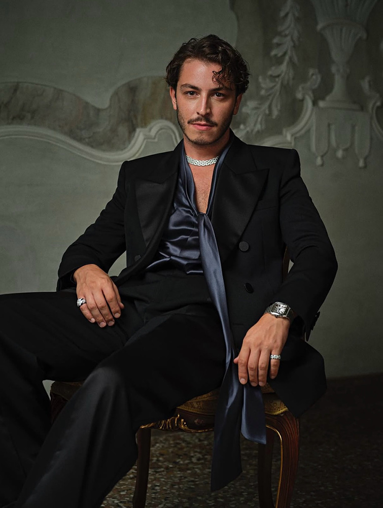 Boran Kuzum, Dan Levy’nin Yeni Dizisiyle Dünya Sahnesinde