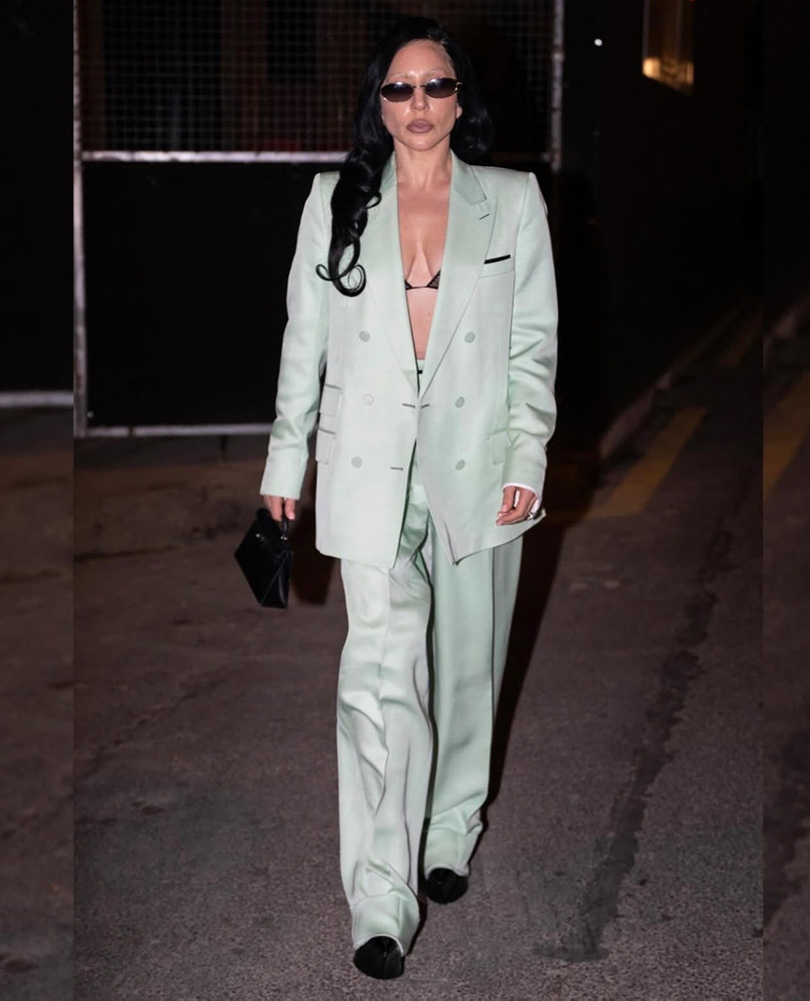 Lady Gaga Paris’te Yeni Saç Stiliyle Göz Kamaştırdı