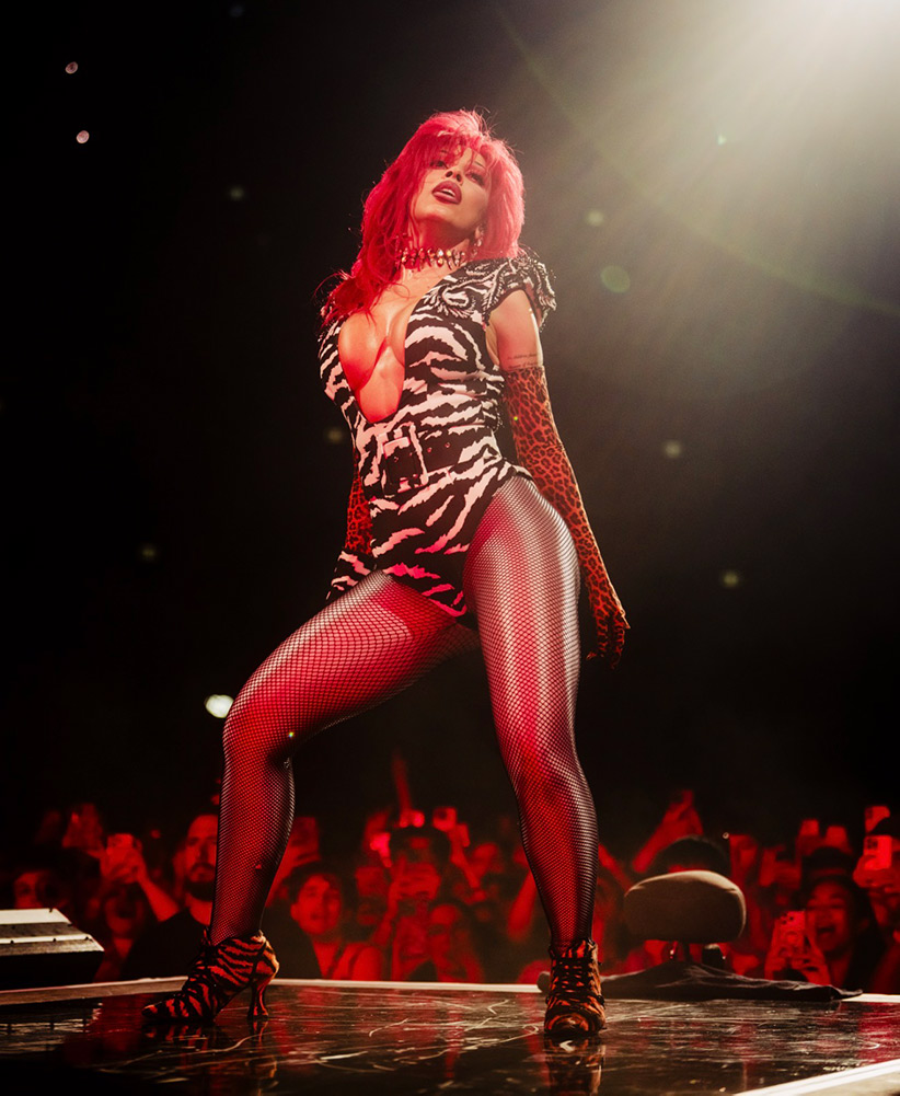 Doja Cat, Amor Garibovic İmzalı Özel Görünümüyle Sahne Aldı